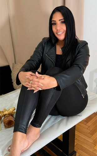 Carla Masajista Profesional Terapéutica en Recoleta. Masajes integrales de los pies a la cabeza relajantes, descontracturantes, sedativos, sensitivos, reflexología. Masajes con piedras calientes. Tratamientos de spa a Domicilio relax. Hot Stones. Masajistas en Recoleta Caba Buenos Aires Argentina Masajes Masajistas Top