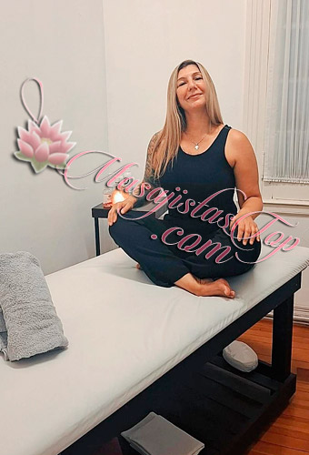 Debora Masajista en Belgrano. Te ofrezco un servicio de técnicas relajantes, descontracturantes y sedativos, en un espacio cálido y tranquilo, pensado para que puedas relajarte, desconectar de la rutina y conectar con tu momento de paz y bienestar. Servicio de ducha. Atención solo a hombres. Reserva de turnos. Masajista en Belgrano Caba Buenos Aires Argentina Masajes Masajistas Top