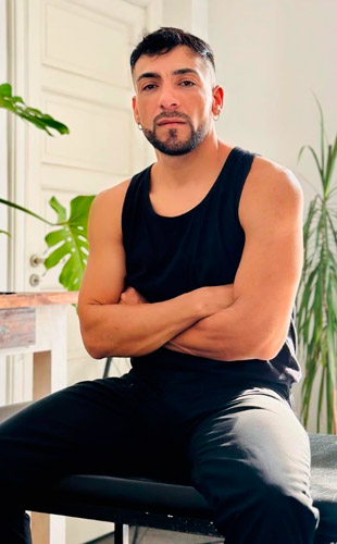 Lazaro Masajista Masculino en Microcentro. Masoterapeuta y cosmiatra. Hola, brindo sesiones con técnicas descontracturantes, relajantes y a cuatro manos, cuerpo completo. Con una duración de 60 minutos. En un espacioso seguro y privado. Utilizo aceites y cremas neutro para evitar reacciones alérgicas. Mi mayor compromiso se centra en aliviar tensiones, contracturas y estrés. Además realizo tratamientos faciales y corporales, utilizo cosméticos y aparatología. También atención en domicilios y hoteles de turismo. Reserva de turnos. Masajistas Masculinos Hombres en Microcentro CABA Buenos Aires Argentina Masajes Masajistas Top