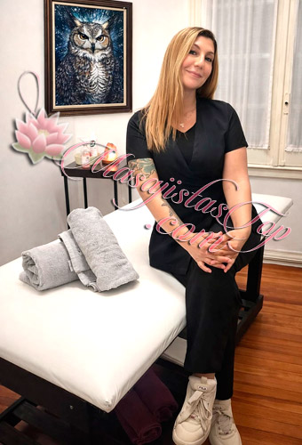 Debora Masajista en Belgrano. Te ofrezco un servicio de técnicas relajantes, descontracturantes y sedativos, en un espacio cálido y tranquilo, pensado para que puedas relajarte, desconectar de la rutina y conectar con tu momento de paz y bienestar. Servicio de ducha. Atención solo a hombres. Reserva de turnos. Masajista en Belgrano Caba Buenos Aires Argentina Masajes Masajistas Top