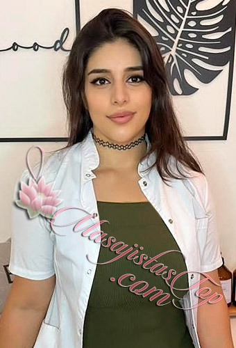 Rocio Masajista Matriculada en Microcentro. Terapeuta Matriculada. Mi especialidad son los masajes descontracturantes, relajantes, deportivos y antiestrés acompañados de elongación, culminando con un masaje muy relax. Trabajo sobre camilla o tatami. Tengo mi consultorio con todas las medidas de seguridad, higiene y privacidad. Brindo servicio de ducha, música relajante y ambiente climatizado. Solo atiendo en mi consultorio. Reserva de turnos. Masajes relax en Microcentro Caba Buenos Aires Argentina Masajes Masajistas Top