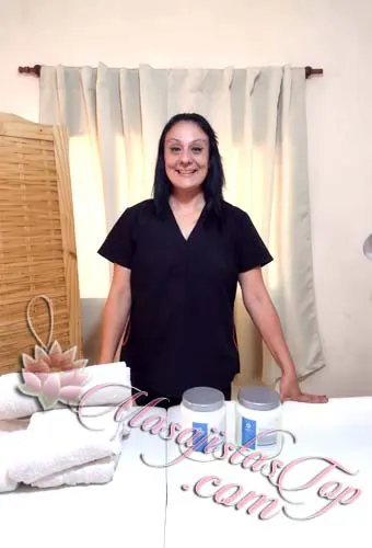 Andrea Masajista Profesional en Don Torcuato. Técnicas descontracturantes que alivian contracturas musculares localizadas leves y severas. Quiromasajes, combinación de descontracturante y Sedativo. Sedativos y antiestrés suaves que relajan el estrés cotidiano o de rutina. Deportivo pre y pos competitivo. Manos que relajan, y alivian. También domicilios y hoteles de turismo. Ambiente climatizado. Atención ambos sexos. Servicio de ducha. Reserva de turnos. Masajes Relax en Don Torcuato Buenos Aires Argentina Masajistas Top