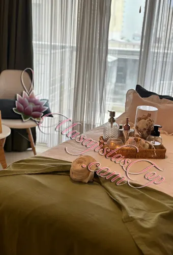 Emilin Profesional Matriculada y Terapeuta Thai en Villa Luro. Relajación y Bienestar. Te ofrezco sesiones personalizadas de masaje en mi cálido consultorio privado. Un espacio acogedor y relajante diseñado para que te sientas a gusto y dejes atrás el estrés. ¡Ven y disfruta de una experiencia de bienestar única! Masaje Relajante: para calmar la mente y el cuerpo Deportivo: para aliviar el dolor muscular y mejorar la flexibilidad Descontracturante: para aliviar la tensión muscular y el dolor Masaje de Tejido Profundo: para aliviar el dolor y la tensión muscular profunda Aromaterapia: para promover la relajación y el bienestar con aceites esenciales Reserva de turnos. Masajes en Villa Luro Caba Buenos Aires Argentina Masajes Masajistas Top