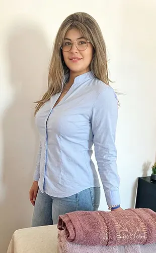 Liz Masajista en Caballito. Te invito a redescubrir el relax a través de estos masajes. ¿Buscás un respiro de la rutina? Te ofrezco una experiencia relajante en un espacio completamente privado y discreto. Un encuentro con la relajación profunda y la calma. Con discreción total y profesionalismo. Ambiente climatizado y baño con ducha. Atención ambos sexos. Atención en domicilios. Reserva de turnos. Masajistas en Caballito Caba Buenos Aires Argentina Masajistas Top