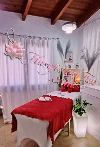 Lupe Masajista en San Isidro. Esteticista Profesional Matriculada Nº 12-1353-47-314 Técnicas integrales relajantes, descontracturantes, sedativos, energizantes y antiestrés en todo el cuerpo. En camilla o tatami. Estética corporal. Manicuria. Depilación. Reflexología. Consultorio particular confortable, en un ambiente ideal y con todas las comodidades para que puedas lograr una total relajación. Atención ambos sexos. También atención en hoteles de turismo 5 estrellas. Solo con reserva previa de turnos. Masajistas en San Isidro Buenos Aires Argentina Masajistas Top