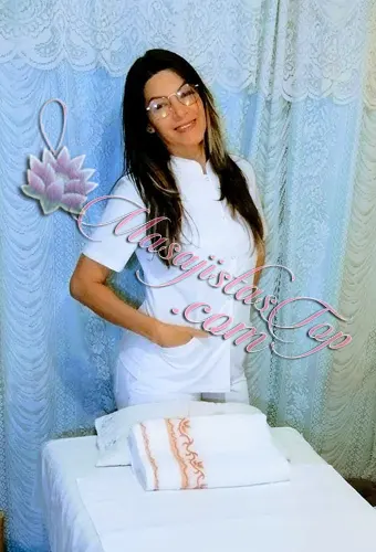 Amary profesional terapéutica. Ofrezco un servicios de técnicas corporales descontracturantes, relajantes. Terapia con Ventosas. Reflexología y Ozono Terapia. Te recibo en mi Consultorio particular. Servicio de ducha. Reserva de turnos. Masajista en Belgrano Caba Buenos Aires Argentina Masajes Masajistas Top