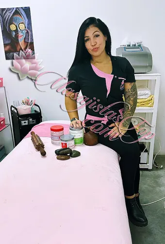 Anita Masajista en ⁠Tribunales. Esteticista y cosmiatra Matriculada. Mis servicios son profesionales. Atiendo en mi consultorio totalmente equipado para tu momento de relajación, cuento con ducha y frigobar Técnicas Terapéuticas, descontracturantes, relajantes. Reflexología. Piedras calientes y Maderoterapia. Aparatología. Limpieza Facial profunda. Domicilios y Hoteles de turismo. Servicio de ducha. Atención ambos sexos. Reserva de turnos. Masajistas en ⁠Tribunales Caba Buenos Aires Argentina Masajistas Top