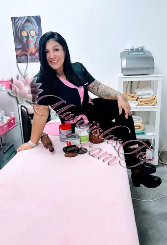 Anita Masajista en ⁠Tribunales. Esteticista y cosmiatra Matriculada. Mis servicios son profesionales. Atiendo en mi consultorio totalmente equipado para tu momento de relajación, cuento con ducha y frigobar Técnicas Terapéuticas, descontracturantes, relajantes. Reflexología. Piedras calientes y Maderoterapia. Aparatología. Limpieza Facial profunda. Domicilios y Hoteles de turismo. Servicio de ducha. Atención ambos sexos. Reserva de turnos. Masajistas en ⁠Tribunales Caba Buenos Aires Argentina Masajistas Top