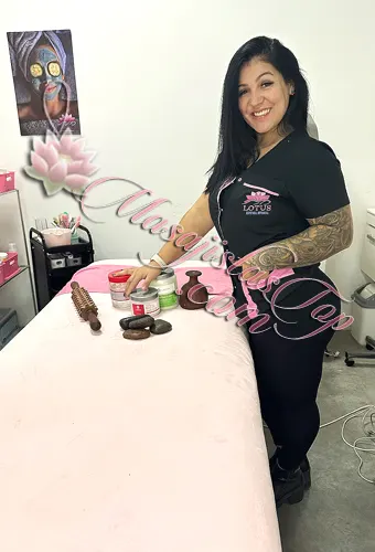 Anita Masajista en ⁠Tribunales. Esteticista y cosmiatra Matriculada. Mis servicios son profesionales. Atiendo en mi consultorio totalmente equipado para tu momento de relajación, cuento con ducha y frigobar Técnicas Terapéuticas, descontracturantes, relajantes. Reflexología. Piedras calientes y Maderoterapia. Aparatología. Limpieza Facial profunda. Domicilios y Hoteles de turismo. Servicio de ducha. Atención ambos sexos. Reserva de turnos. Masajistas en ⁠Tribunales Caba Buenos Aires Argentina Masajistas Top