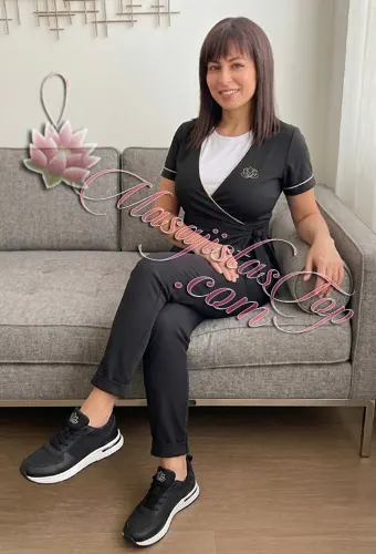 Gia Masajista en Recoleta. Hola soy Gia, te ofrezco mis servicios con distintas técnicas, relajantes, descontracturantes, sedativos y antiestrés. Vive una experiencia inolvidable. Te mereces un momento de relajación absoluta. Déjate sorprender y disfruta de una experiencia única donde el confort y el descanso serán tus mejores aliados. Te recibo en mi lugar particular tranquilo, discreto y reservado. Masajistas en Recoleta Caba Buenos Aires Argentina Masajistas Top
