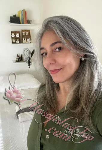 Nati Masajista en Caballito. Hola, soy Nati cosmiatra y masajista, un gusto saludarte. Me especializo en tratamientos de masajes faciales y corporales. Ofrezco servicios de masajes relajantes, descontracturantes, drenaje linfático, facial, corporal y más. Te invito a regalarte un momento y disfruta, combinando diferentes técnicas de masajes. Atención solo en mi espacio particular con ambiente climatizado. Atención ambos sexos. Es necesario reservar una cita previa en el día. Masajistas en zona Caballito Caba Buenos Aires Argentina Masajes Masajistas Top