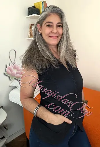 Nati Masajista en Caballito. Hola, soy Nati cosmiatra y masajista, un gusto saludarte. Me especializo en tratamientos de masajes faciales y corporales. Ofrezco servicios de masajes relajantes, descontracturantes, drenaje linfático, facial, corporal y más. Te invito a regalarte un momento y disfruta, combinando diferentes técnicas de masajes. Atención solo en mi espacio particular con ambiente climatizado. Atención ambos sexos. Es necesario reservar una cita previa en el día. Masajistas en zona Caballito Caba Buenos Aires Argentina Masajes Masajistas Top