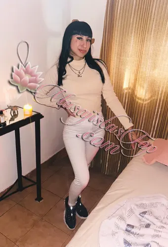 Angie Masajista en ⁠Almagro. Un gusto y un placer que estés interesado en mi perfil. Mis servicios: soy especialista en técnicas relajantes, descontracturantes, circulatorios y sedativos en cuerpo completo. Te recibo en mi espacio súper tranquilo, privado, acorde y climatizado para la sesión. Otros servicios o terapias que no están detallados, pregúntame en la sesión. Espero tu visita. Ofrezco servicio de café o té para antes y/o luego de la sesión. Servicio de ducha para antes y/o luego de la sesión. Atención a ambos sexos. Hoteles de turista. Reserva de turnos. Masajistas en Almagro Caba Buenos Aires Argentina Masajistas Top