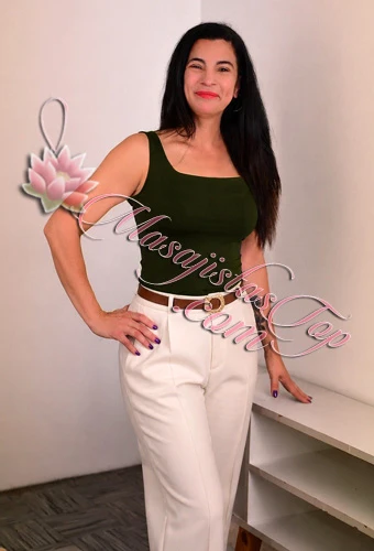 Leila Masajista en Belgrano. Técnicas terapéuticas, descontracturantes, relajantes, sedativos y antiestrés sobre camilla. Te espero en mí consultorio privado ambientado y muy cálido. Reserva de turnos. Masajistas en Belgrano Buenos Aires Argentina Masajes Masajistas Top