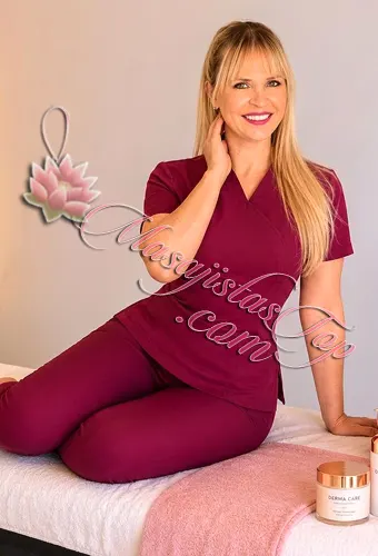 Mara Terapeuta Profesional y auxiliar de kinesiología Matricula N° 40484. Masajes Relax en Nuñez. Te ofrezco una sesión de masajes relajantes, descontracturantes, deportivo y sedativos a nivel profesional. Son técnicas dinámicas adaptándolas a lo que tú cuerpo necesite, las cuales te dejarán como nuevo. Te recibo en mi lugar particular en un ambiente amplio y climatizado, control de temperatura. Servicio de ducha. Reserva de turnos. Masajistas en Nuñez Buenos Aires Argentina Masajes Masajistas Top