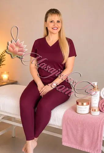 Mara Terapeuta Profesional y auxiliar de kinesiología Matricula N° 40484. Masajes Relax en Nuñez. Te ofrezco una sesión de masajes relajantes, descontracturantes, deportivo y sedativos a nivel profesional. Son técnicas dinámicas adaptándolas a lo que tú cuerpo necesite, las cuales te dejarán como nuevo. Te recibo en mi lugar particular en un ambiente amplio y climatizado, control de temperatura. Servicio de ducha. Reserva de turnos. Masajistas en Nuñez Buenos Aires Argentina Masajes Masajistas Top
