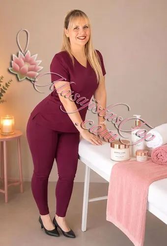 Mara Terapeuta Profesional y auxiliar de kinesiología Matricula N° 40484. Masajes Relax en Nuñez. Te ofrezco una sesión de masajes relajantes, descontracturantes, deportivo y sedativos a nivel profesional. Son técnicas dinámicas adaptándolas a lo que tú cuerpo necesite, las cuales te dejarán como nuevo. Te recibo en mi lugar particular en un ambiente amplio y climatizado, control de temperatura. Servicio de ducha. Reserva de turnos. Masajistas en Nuñez Buenos Aires Argentina Masajes Masajistas Top