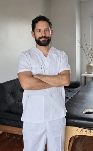Mauro Masajista Masculinos Hombres Palermo. Profesional Matriculado. Masajes relajantes, descontracturantes y deportivo. Ambiente climatizado y totalmente privado. Libérate de las tensiones, sumérgete en un estado de relajación y paz. Atención ambos sexos. Reserva de turnos. Masajistas en Palermo Caba Buenos Aires Argentina Masajes Masajistas Top