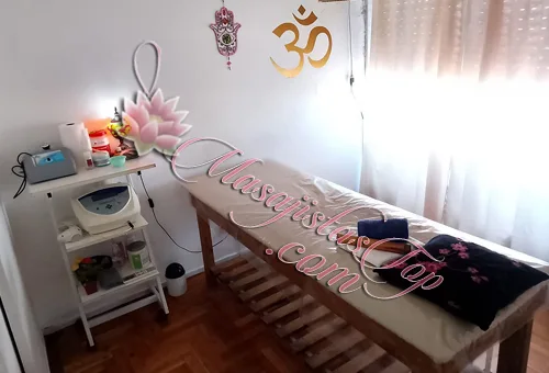Natalia Masajista Profesional Matriculada en Caballito. Realizo técnicas variadas, relajantes, descontracturantes, circulatorios, con reflexología plantal sobre camilla. Limpiezas de cutis. Tratamientos reductores. Depilación. Ambiente tranquilo, climatizado y muy cómodo. Servicio de ducha. Atención a ambos sexos. Reserva de turnos. (Solo respondo whatsapp con fotos de perfil reales) Masajistas en Caballito Caba Buenos Aires Argentina Masajes Masajistas Top