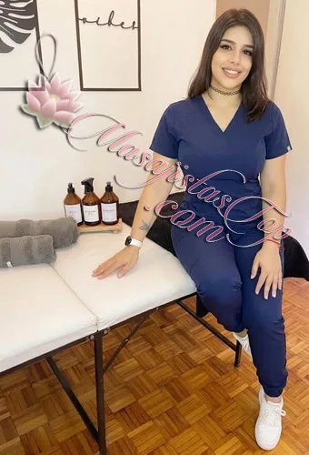 Rocio Masajista Matriculada en Microcentro. Terapeuta Matriculada. Mi especialidad son los masajes descontracturantes, relajantes, deportivos y antiestrés acompañados de elongación, culminando con un masaje muy relax. Trabajo sobre camilla o tatami. Tengo mi consultorio con todas las medidas de seguridad, higiene y privacidad. Brindo servicio de ducha, música relajante y ambiente climatizado. Solo atiendo en mi consultorio. Reserva de turnos. Masajes relax en Microcentro Caba Buenos Aires Argentina Masajes Masajistas Top