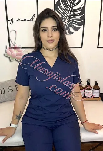 Rocio Masajista Matriculada en Microcentro. Terapeuta Matriculada. Mi especialidad son los masajes descontracturantes, relajantes, deportivos y antiestrés acompañados de elongación, culminando con un masaje muy relax. Trabajo sobre camilla o tatami. Tengo mi consultorio con todas las medidas de seguridad, higiene y privacidad. Brindo servicio de ducha, música relajante y ambiente climatizado. Solo atiendo en mi consultorio. Reserva de turnos. Masajes relax en Microcentro Caba Buenos Aires Argentina Masajes Masajistas Top