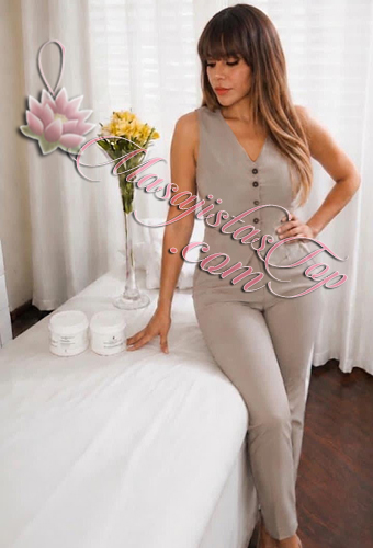 Lupe Masajista en San Isidro. Esteticista Profesional Matriculada Nº 12-1353-47-314 Técnicas integrales relajantes, descontracturantes, sedativos, energizantes y antiestrés en todo el cuerpo. En camilla o tatami. Estética corporal. Manicuria. Depilación. Reflexología. Consultorio particular confortable, en un ambiente ideal y con todas las comodidades para que puedas lograr una total relajación. Atención ambos sexos. También atención en hoteles de turismo 5 estrellas. Solo con reserva previa de turnos. Masajistas en San Isidro Buenos Aires Argentina Masajistas Top