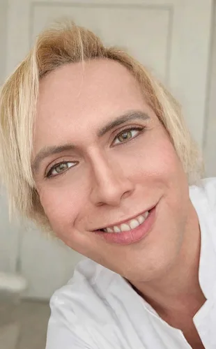 Christian Masajista Masculino en Recoleta . Masaje descontracturante, relajantes, californiano, sedativo, reductor de abdomen, sensorial, de tejido profundo, tailandés, holístico, con ventosas y drenaje linfático. Estética Facial y Corporal. Podocosmiatría. Depilación Masculina y rasurado completo. Atención solo a hombres. Reserva de turnos. WhatsApp Verificado. Masajistas Masculinos Hombres en Recoleta CABA Buenos Aires Argentina Masajes Masajistas Top