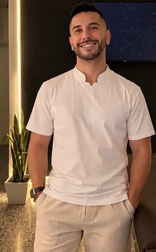 Domingo Masajista Masculinos Hombres Retiro. Masajista Profesional matriculado. Realizo masajes relajantes, descontracturantes con cremas y aceites neutros. En mi espacio y también a domicilio y hoteles de turismo. Los masajes se realizan sobre camilla. Ambiente climatizado. Servicio de ducha. Reserva de turnos. Masajistas en Retiro Caba Buenos Aires Argentina Masajes Masajistas Top