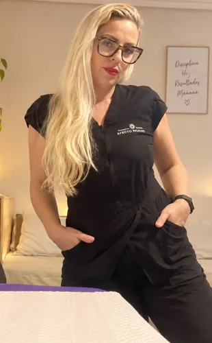 Vanesa Masajista en Caballito. Masajes descontracturantes, relajantes, sedativos, antiestrés. Masajes con Piedras calientes. Hot Stones. Te recibo en mi lugar con ambiente climatizado y excelente atención. También me puedo acercar a tu domicilio o a la habitación del hotel de turismo donde te hospedas para tu comodidad. Reserva de turnos. Masaje Caballito Buenos Aires Argentina Masajes. Masajistas Top