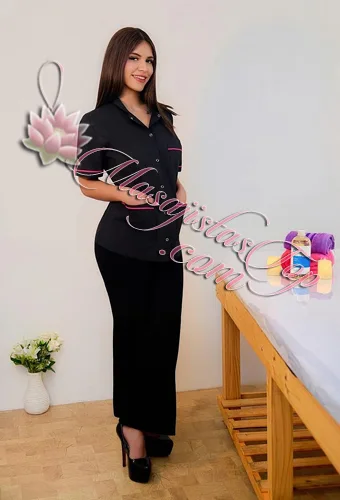 Cloe Masajista en Recoleta. Te ofrezco una sesión de masaje descontracturante, relajante, sedativo, deportivo. Desbloqueo cervical y lumbar. Ayurveda. Terapeuta thai. Atención con buena onda y empatía. Ambiente limpio y cálido. Productos de excelente calidad. Ricos aromas, música amena y la predisposición para que pases un momento agradable. Masajistas en Recoleta Buenos Aires Argentina Masajes Masajistas Top
