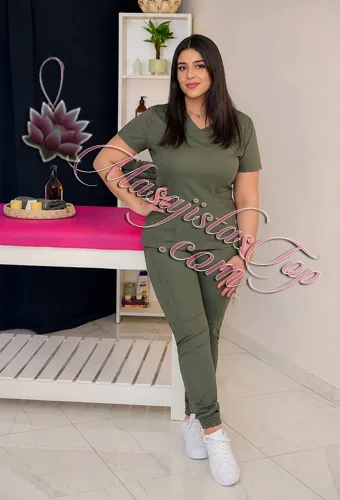 Rocio Masajista Matriculada en Microcentro. Terapeuta Matriculada. Mi especialidad son los masajes descontracturantes, relajantes, deportivos y antiestrés acompañados de elongación, culminando con un masaje muy relax. Trabajo sobre camilla o tatami. Tengo mi consultorio con todas las medidas de seguridad, higiene y privacidad. Brindo servicio de ducha, música relajante y ambiente climatizado. Solo atiendo en mi consultorio. Reserva de turnos. Masajes relax en Microcentro Caba Buenos Aires Argentina Masajes Masajistas Top
